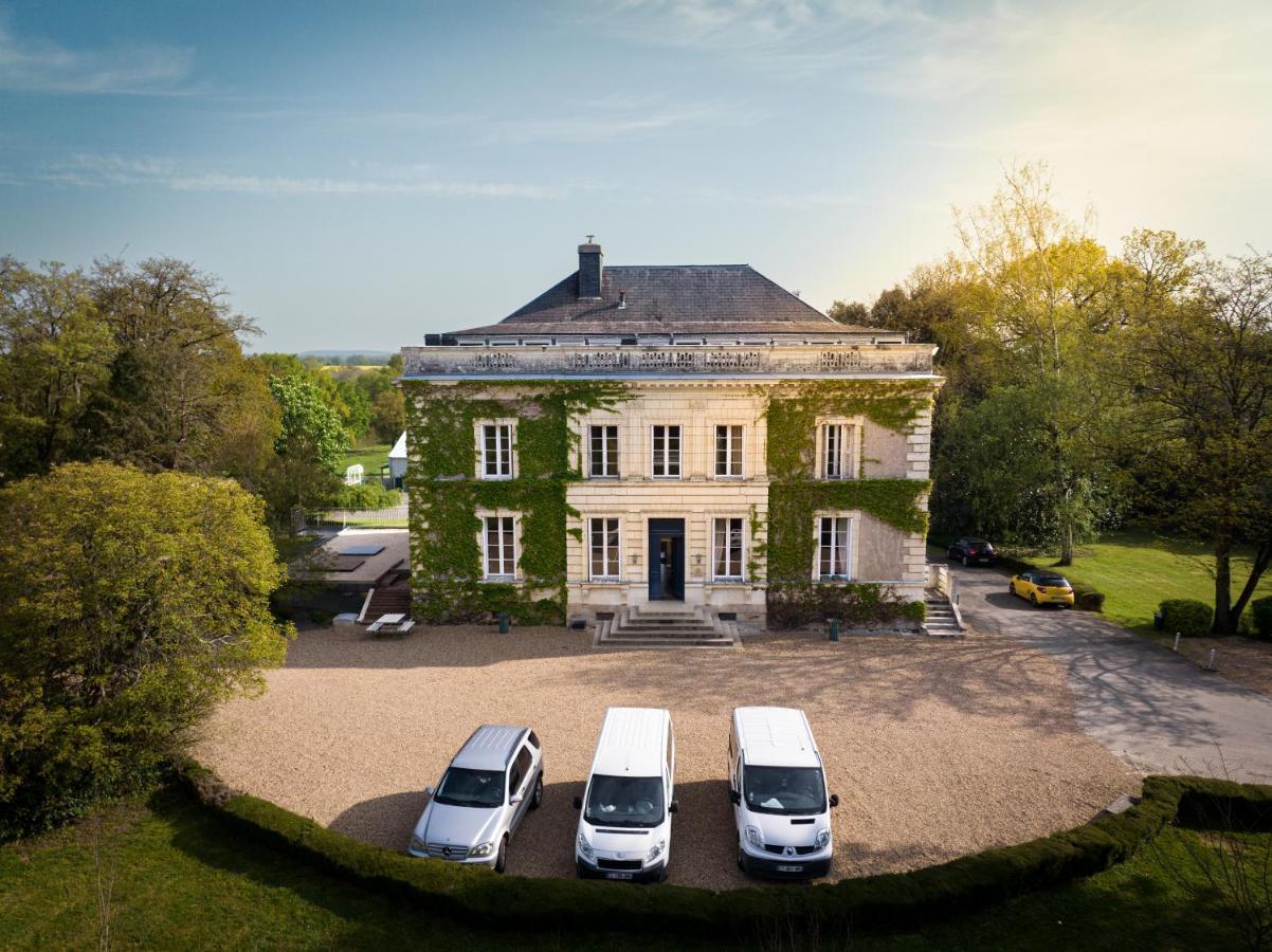 Institut Bois Robert Hotel Bécon-les-Granits Eksteriør billede