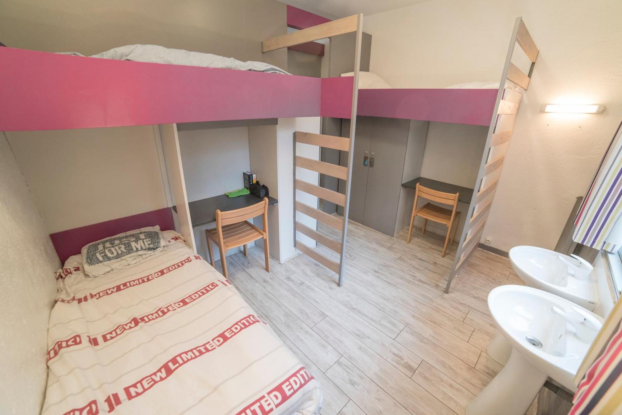 Institut Bois Robert Hotel Bécon-les-Granits Eksteriør billede
